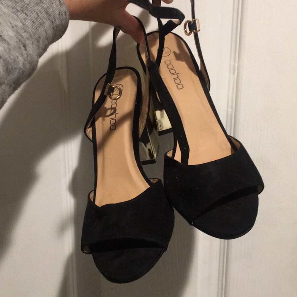 Cute GOLD and black velvet heels!